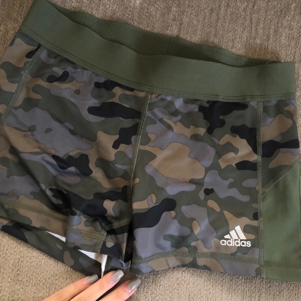 Adidas camo tech-fit spandex shorts size medium